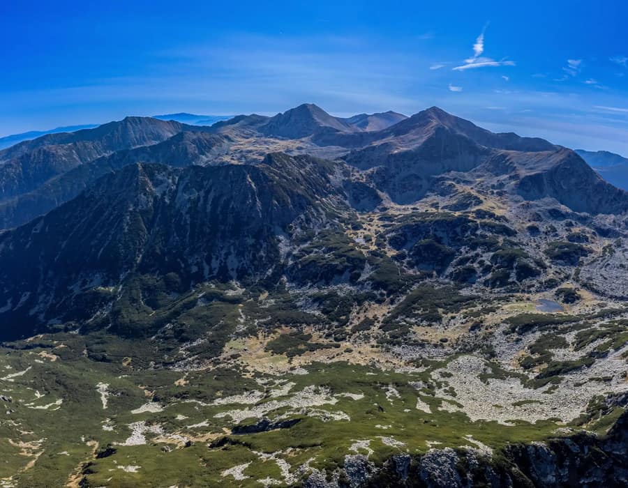 Căldări glaciare și creste în Munții Retezat